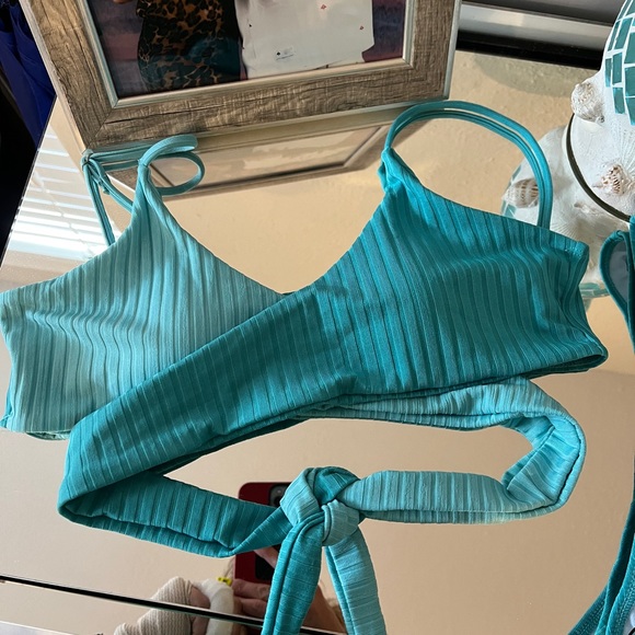 Two tone bikini - Picture 11 of 14